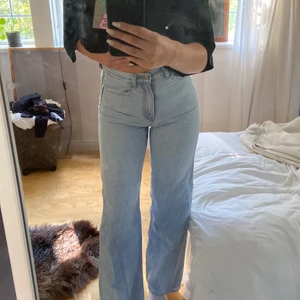 Levisjeans - Levis jeans i strl 27. Jag är 175cm lång o dom är något för korta för mig