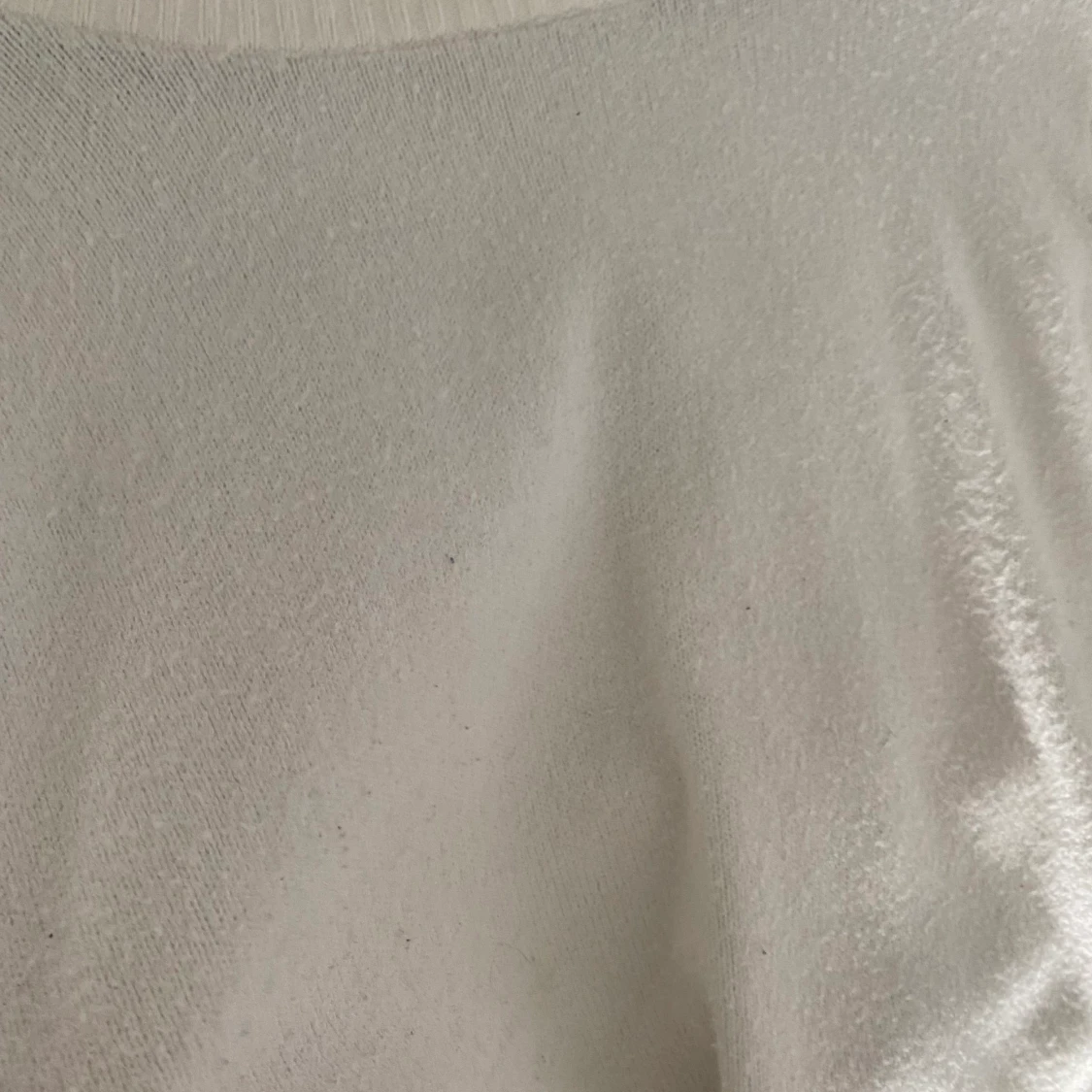 Vit stickad. Vila - 90