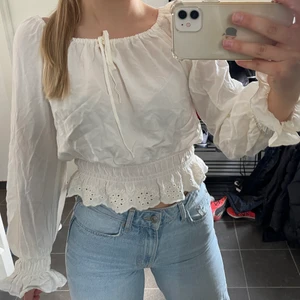 Sommar topp - Super söt sommartopp från h&m. Storlek xs men passar mig som har S på tröjor vanligtvis. 