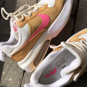 Nike air skor nyskick  - Stl 39 endast testade 