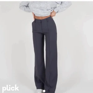 Kostymbyxor från venderbys - Aldrig använda, säljer då de är för korta för mig. Priset kan diskuteras. Storlek M men sitter mer som en S, kanske en liten M.