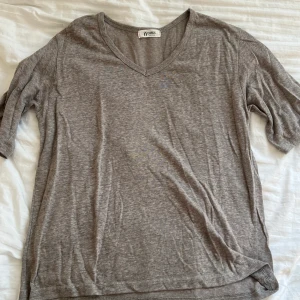 Grå tshirt🤍 - Kommer ej till användning men jättefin!🤍