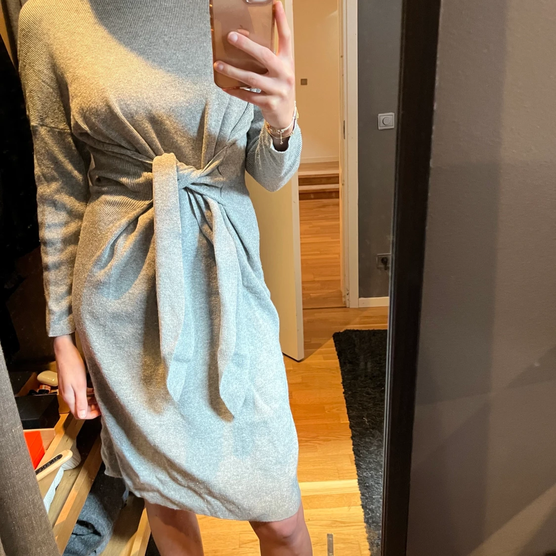 Stickad klänning, massi mudutti