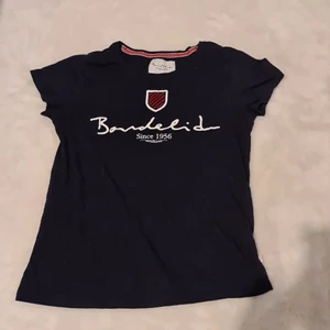 Bondelid T shirt - Som ny. Köparen står för frakt.