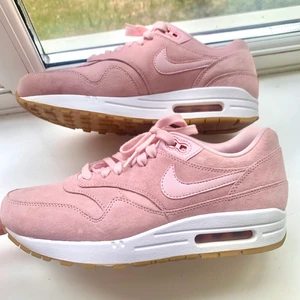 Nike Air Max 1 - Unika Nike Air Max 1, passar inte mig😭  Storlek 40,5 (26cm). Inga fläckar!!