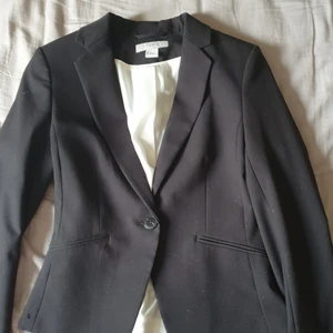 Svart Kavaj  - Svart kavaj med shoulder-pads