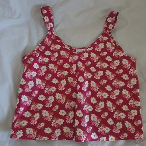 Fin vintage topp - Fin vintage somrig topp från Åhléns. Storlek 36/38. Silkes material. Kan skickas annars finns i Malmö 💌 