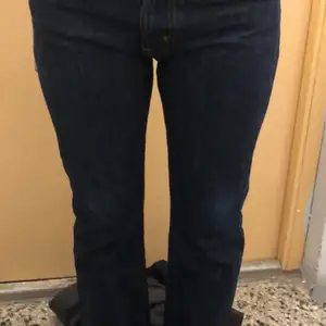 ett par fina tighta jeans i storlek S-M. Inga skador bra skick. De har blivit försmå för mig så vill sälja ❤️