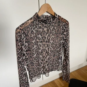 Topp - Fin topp från Gina i storlek L, men passar även mig som har storlek S. Bra skick!