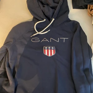 Gant hoodie - Säljer denna gant hoodie som inte kommer till använding längre. Hoodie funkar för både kvinnor och män. Den är i storlek S och är väldigt mysig.💗🍭