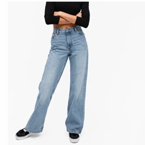Monki yoko 29 mid blue - Fina Monki yoko jeans som endast har använts 2ggr! Förstora och bara legat i garderoben! Storlek 29