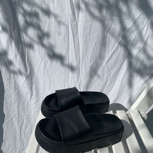 Tofflor - Skitsnygga tofflor till sommaren! Köparen står för frakt!💙🌷