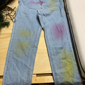 Jeans - Säljer dessa coola straight legs jeans😊 passar ca 167 neråt💕 nyskick då  är använda en gång endast!