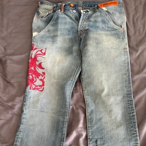 Levi’s x Heron Preston Jeans  - Riktigt snygga jeans från Levi’s x Heron Preston collab! Får ej på mig dem längre 😅🤷🏼‍♂️ Använda vid max 5 tillfällen. Inköpta via Caliroots hemsida på rea för drygt 2000kr vill jag minnas. Skriv gärna om ni vill ha fler bilder eller har frågor! Fri frakt. Kram!❤️☮️