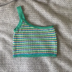 🌼🌸SOMMAR TOPP🌸🌼 - Super fin topp som är helt oanvänd då den är lite för stor på mig💕 Storlek S🌻 andra och tredje bilden är lånade💖 köparen står för frakten💗💗