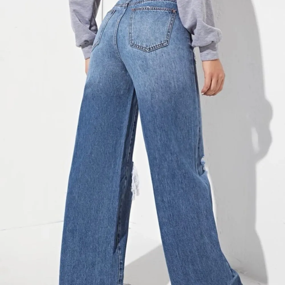 De är helt nya har köpt för 259kr saljer för 235kr eller 225kr dem är jätte bra materiel . Dem är jätte men dem passar bra med 168cm lang. Jeans & Byxor.