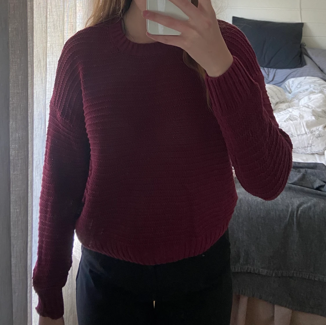 Stickad vinröd tröja storlek S