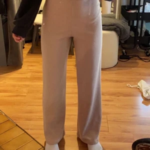 smutts rosa raka byxer - smutta rosa raka mycket stretchiga