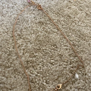 Guldiga halsband som det står BFF på - Finns inte så mycket att beskriva tycker jag.