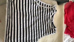 Randigt snyggt linne - Zara linne med mönster. Slutsåld på Zara hemsida och passar perfekt till shorts och jeans. Passar S-M