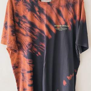 Black/bronze tie dye XL t-shirt, standard fit. Worn once or twice. Retail price ~450sek