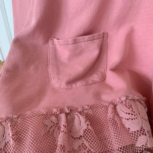 Odd Molly Sweater - Mkt fint skick, mjuk och skön tröja med fina spetsdetaljer. Sparsamt använd, en strl 2 åt det mindre hållet. Passar 36/36.