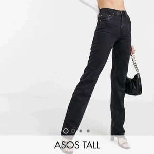 Jeans - Köpte dessa på plick men de är tyvärr för stora för mig. Passar bra i längd för någon som är runt 180cm :) 150kr + 66kr frakt !
