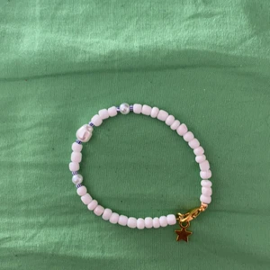 Armband  - Armband 15 kr frakt ligger på 14 kr välj tre armband för 30kr 💖 man får frakt bevis 