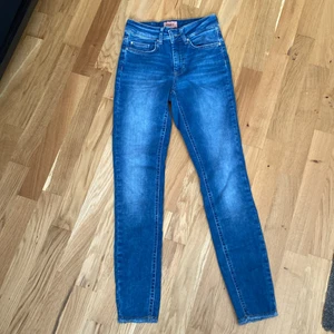 Fina jeans från only strl XS  - Tajta jeans som sitter väldig bra strl XS