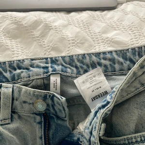Weekday jeans  - Storlek 38, super fina byxor som tyvärr är för stora för mig nu, 