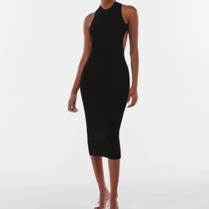 Klänning  - Klänning från Bershka i storlek L. Säljer för 100kr. 🖤