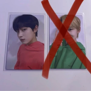 Sunoo och Ni-ki lightstick PC - ‼️NIKI ÄR SÅLD OCH SUNOO ÄR ON HOLD‼️                                                Photocards som man får med när man köper enhypens lightstick. säljer för 50kr + 13kr frakt. skriv privat för mer bilder och information :) Kan tradea men isåfall bara mot yeosang från ateez photocards