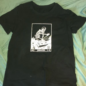 Svart shein tröja med tryck - Bra skick, bra material för att vara shein. 