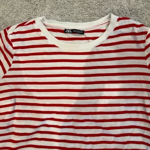 ❗️Randig tröja från Zara❗️ - 💕Säljer denna randiga tröjan från zara då jag inte använder den längre. Tröjan är i storlek M💕