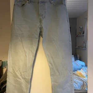 Sweet sktbs byxor  - Strlk 31 från junkyard, inte använda så jätte mycket pga lite för korta. Sitter rött straight men lite vida 