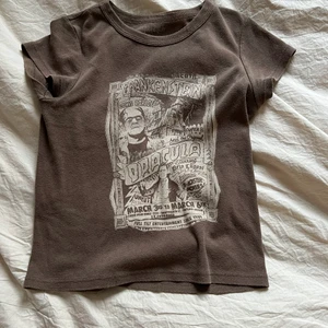 Brandy melville t-shirt  - Snygg t-shirt från brandy melville i one-size. 