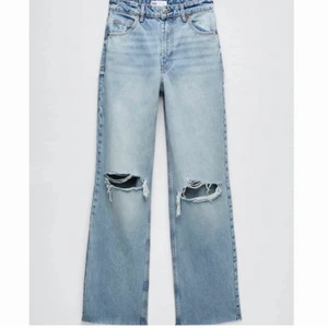 jeans  - jeans med hål i knäna från zara. Super snygga och sköna men kommer tyvärr inte till användning längre💕storlek 34, men passar även 36💕 