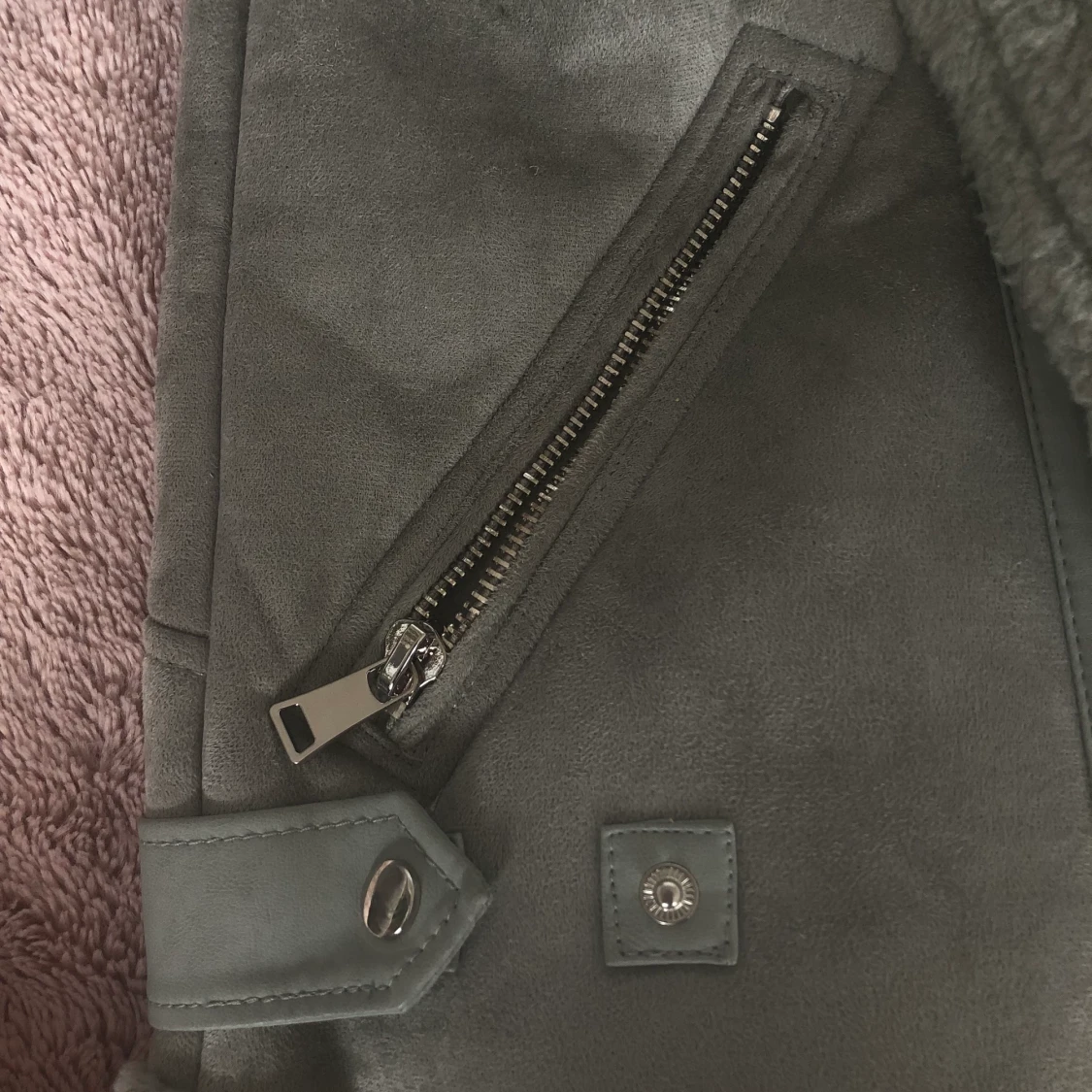 Grå mocka jacka - 90