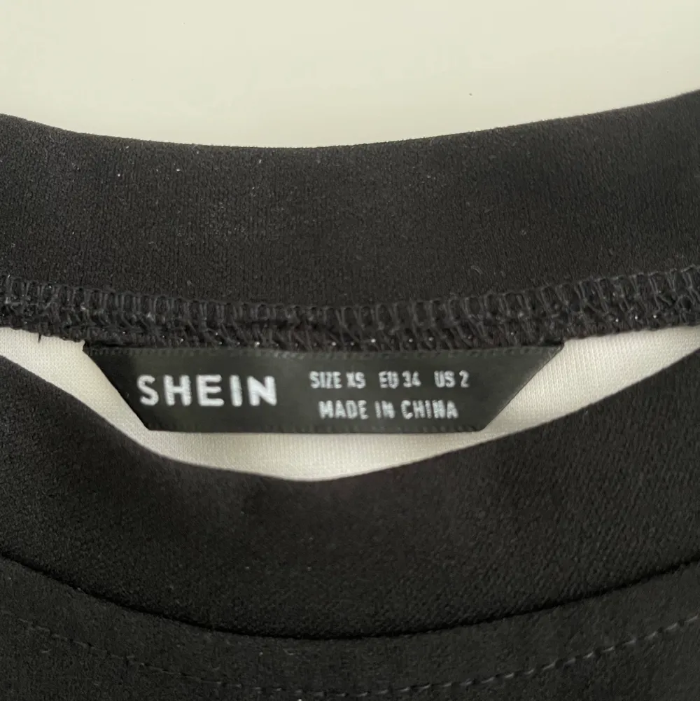 Köpt från Shein nyligen, använt max två gånger och tröjan är därför i bra skick. Originalpriset är 99 kr. Storleken är XS men passar även S . T-shirts.