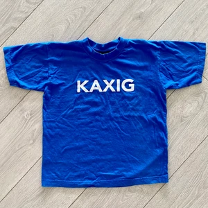 T-shirt - Säljer en t-shirt. Strl 140 men passar mig som brukar ha S. Passar även mindre. Köpare står för frakt🪁🍒