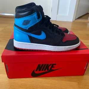 Jordan 1 - Säljer mina Jordan 1, använd fåtal gånger!!storlek 38, köpta för 3000💗