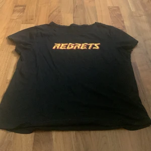 Svart t-shirt  - Svart t-shirt kommer ej till andvändning då det inte är min stil 