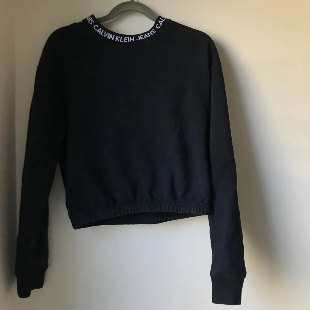 Säljer min favorittröja då den blivit förliten. Frakt tillkommer på 66kr.. Neuletakit & Villapaidat.