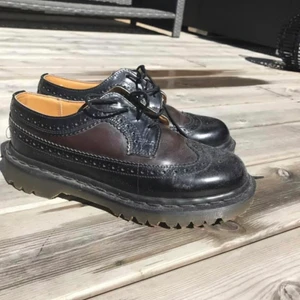 Dr. Martens  - Låga Dr. Martens i vintage modell. Kan gå ner i pris vid snabb affär 🌸🌸 storlek 38