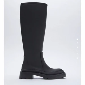 Boots - Säljer mina oanvända boots från zara (lapp kvar) då jag inte tycker de passar min stil. Slut på hemsidan! 💘 Org.pris: 600kr. Budning sker privat då många är intresserade & skriver nu. Högsta bud: 520kr exl. frakten!