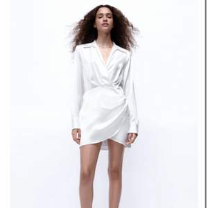 En vit klänning från zara. Endast använd en gång och köpt för 399kr. 🥰