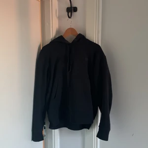 Acne studios hoodie - Storlek Large, passar M men även oversize S       Köpt för 2100kr     Finns i Uppsala     Ev. Frakt står köparen för    Kan gå ner lite i pris vid snabb affär