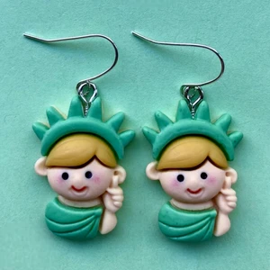 Frihetsgudinnans örhängen 💚 - Nickelfria krokar och fri frakt 💚