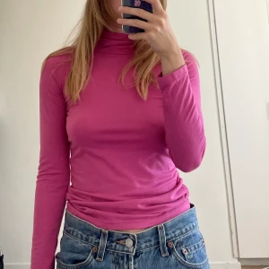 Rosa topp - Rosa polotröja i bomull, knappt använd 