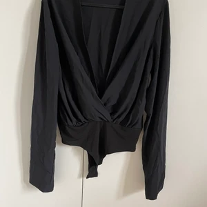 Svart body - En svart body från Nelly. Endast testad. Köpare står för frakt 